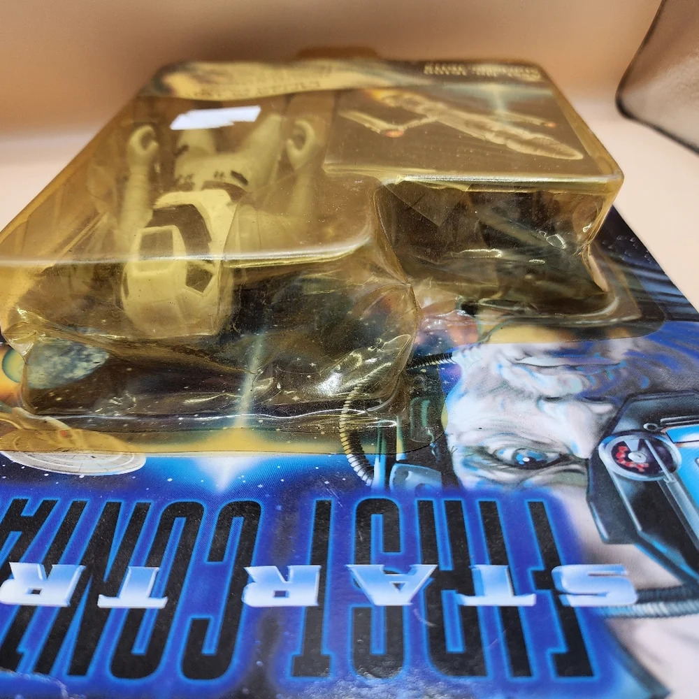 Star Trek First Contact Captain Picard in Starfleet Spacesuit Action Figure NIP - Picture 3 of 6